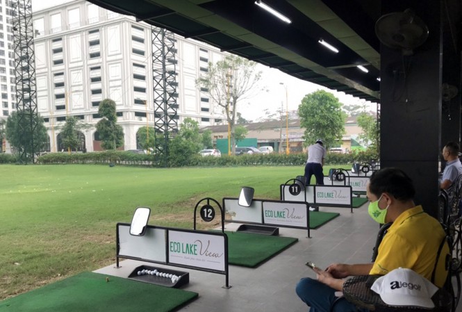 Ha Noi Dinh Chi San Tap Golf Van Ngang Nhien Hoat Dong Giua Dich Covid 19