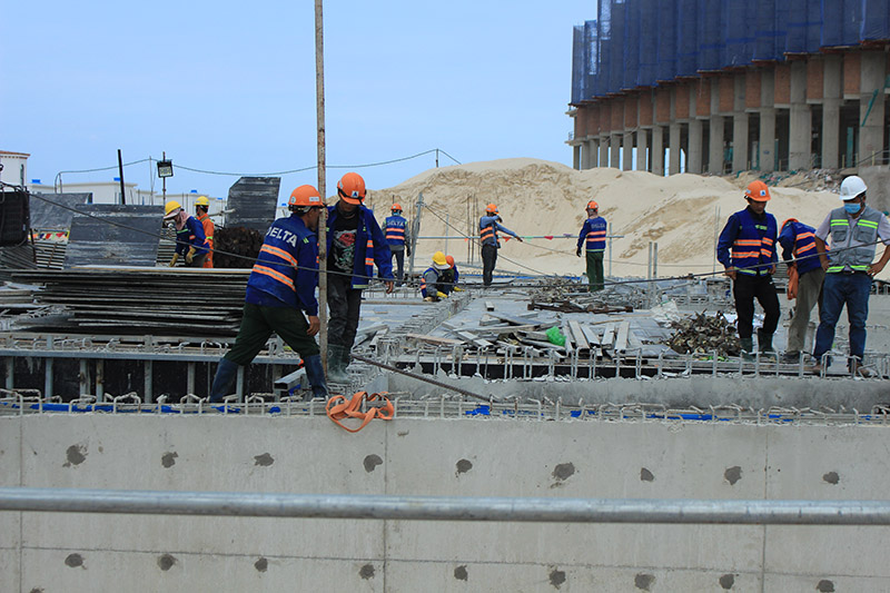 The-Arena-Cam-Ranh-Ap-Dung-Mo-Hinh-Thi-Cong-Cong-Trinh-5-Sao.jpg