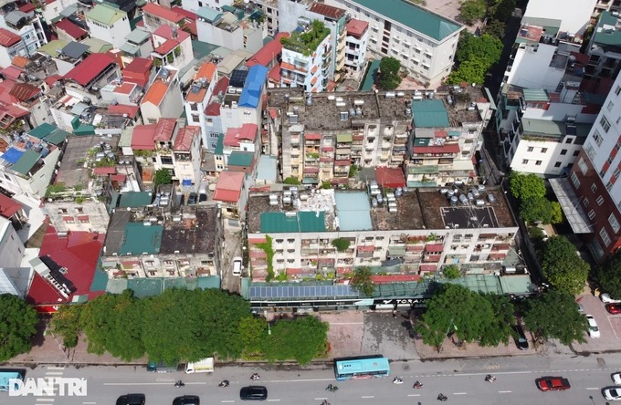 Việc cải tạo chung cư cũ (nhà tập thể cũ) tại Hà Nội trong những năm qua gặp nhiều khó khăn (Ảnh: Trần Kháng).